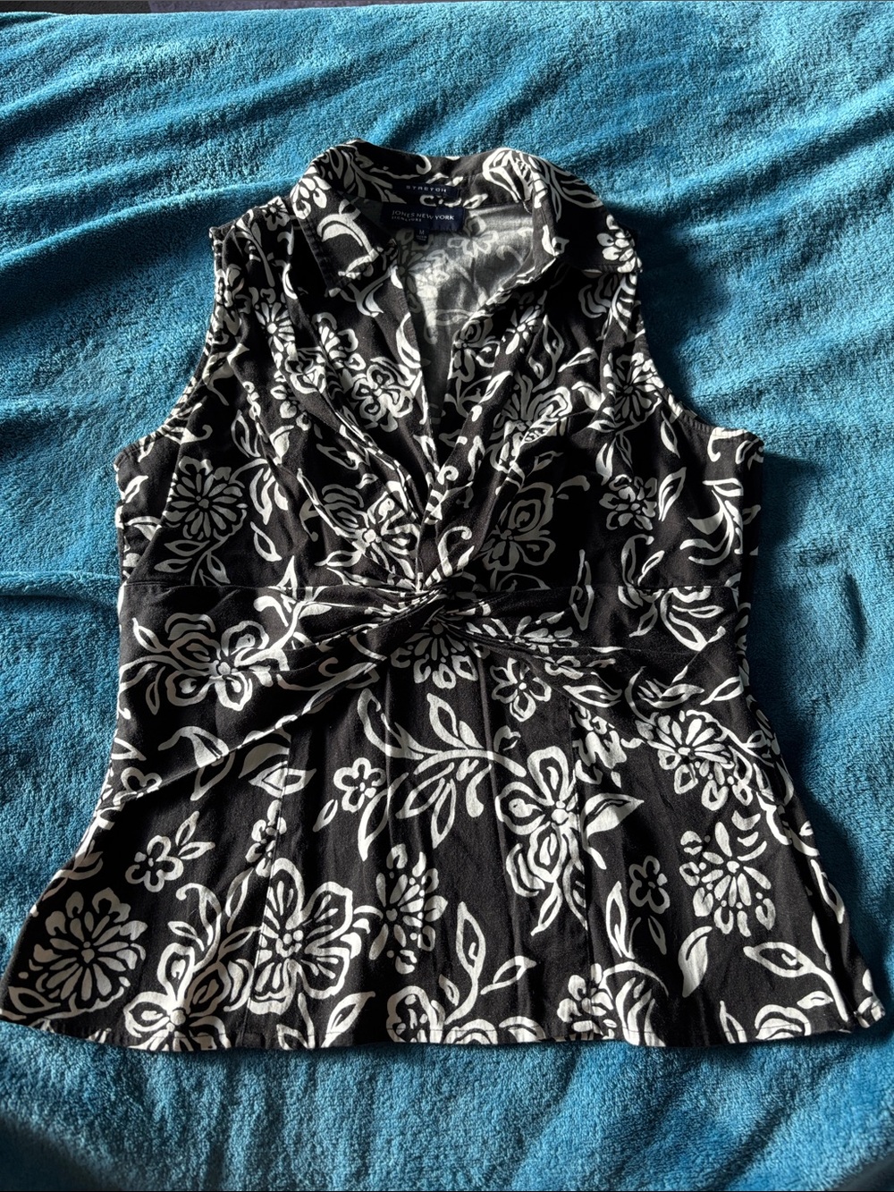 Jones New York Black and White Floral Twist-Front Camisole